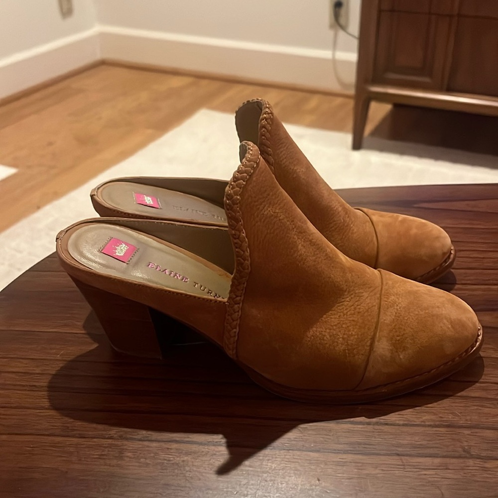 Gorgeous Elaine Turner Tan Suede Heeled Booties 👑
